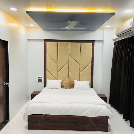 Hotel New City Light Surat Buitenkant foto