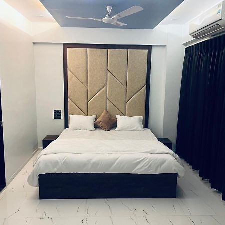 Hotel New City Light Surat Buitenkant foto