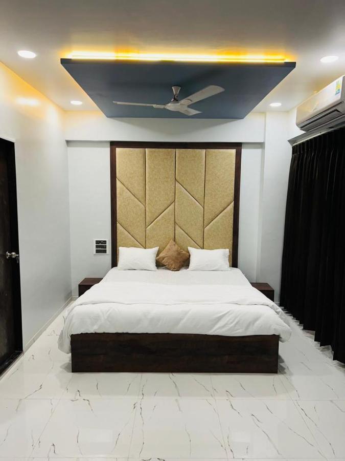 Hotel New City Light Surat Buitenkant foto