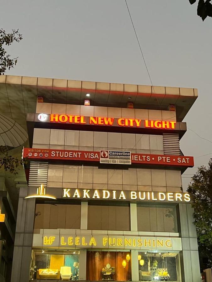 Hotel New City Light Surat Buitenkant foto