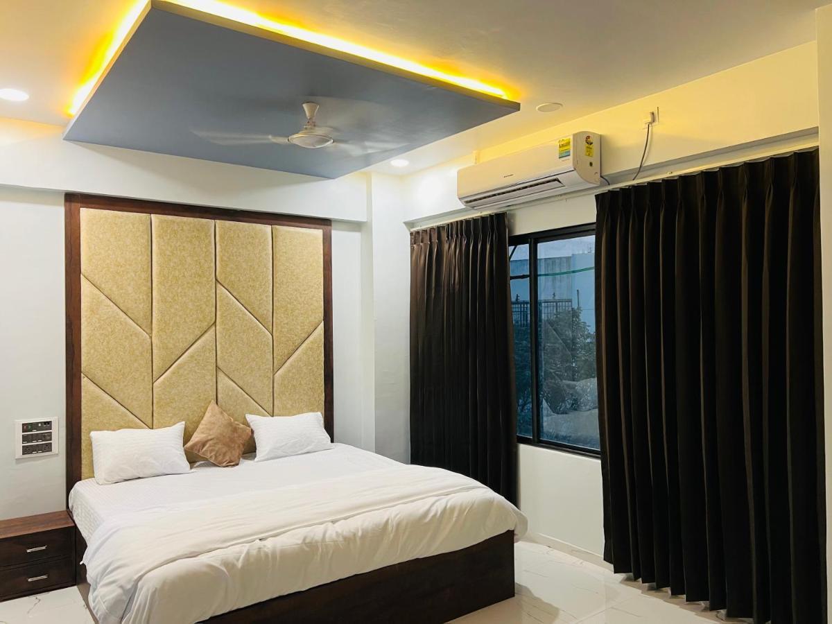 Hotel New City Light Surat Buitenkant foto