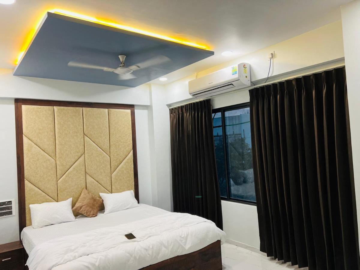 Hotel New City Light Surat Buitenkant foto