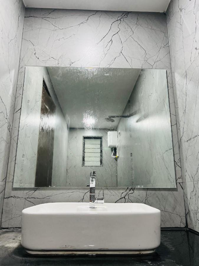 Hotel New City Light Surat Buitenkant foto