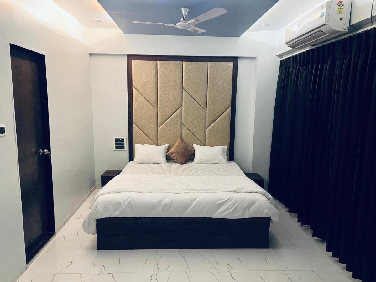 Hotel New City Light Surat Buitenkant foto