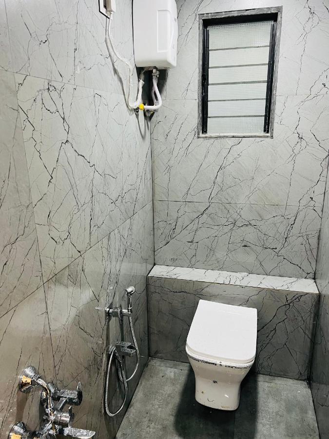 Hotel New City Light Surat Buitenkant foto