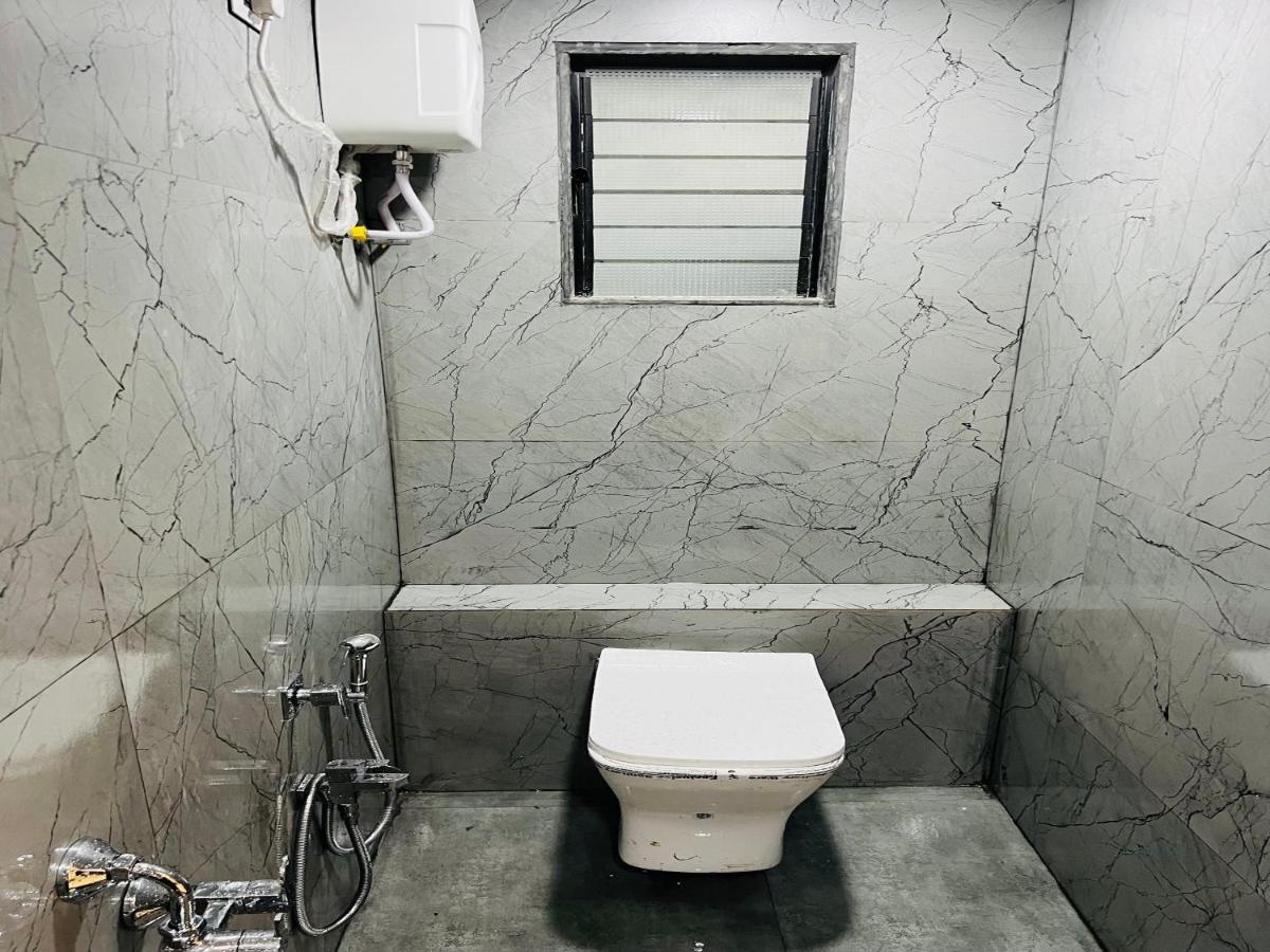 Hotel New City Light Surat Buitenkant foto