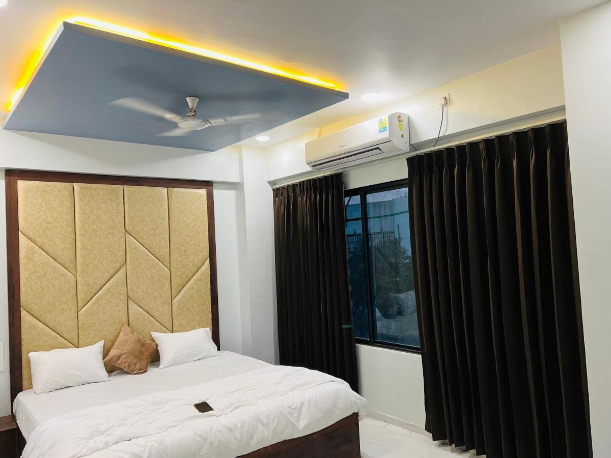 Hotel New City Light Surat Buitenkant foto