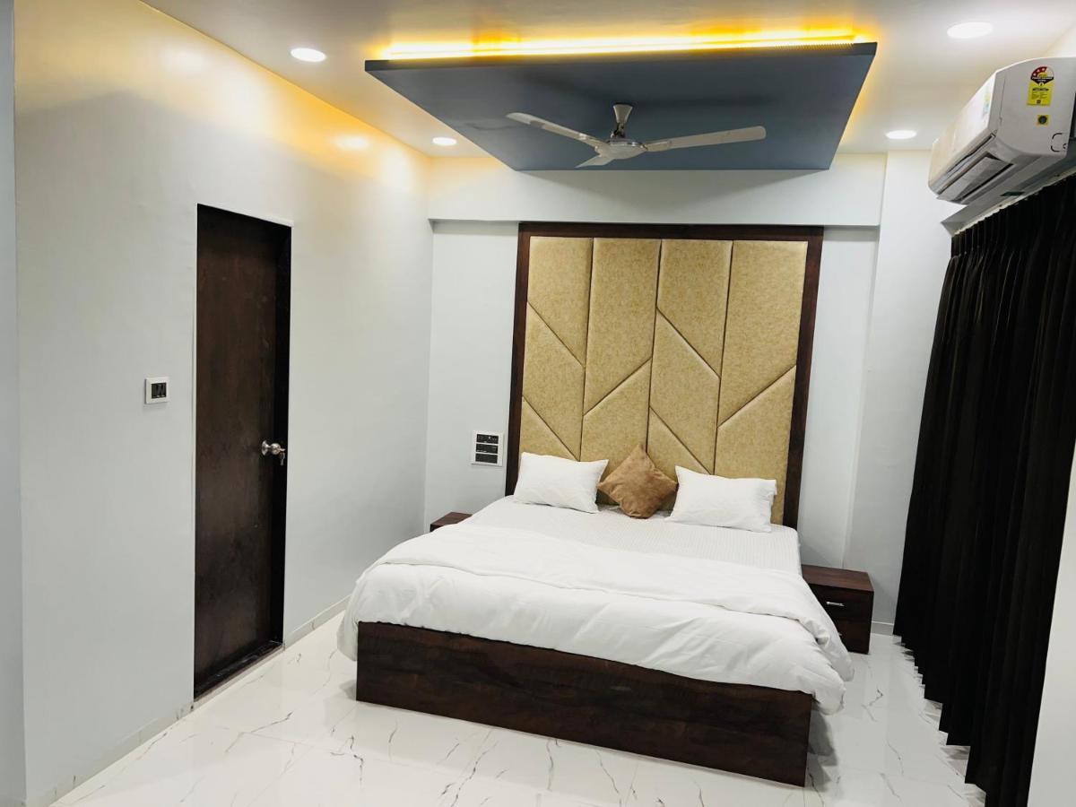 Hotel New City Light Surat Buitenkant foto