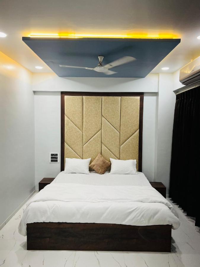 Hotel New City Light Surat Buitenkant foto